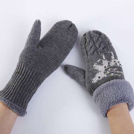 Festive Fawn Knit Gloves for a Cozy Christmas - Très Elite