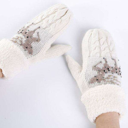 Festive Fawn Knit Gloves for a Cozy Christmas - Très Elite