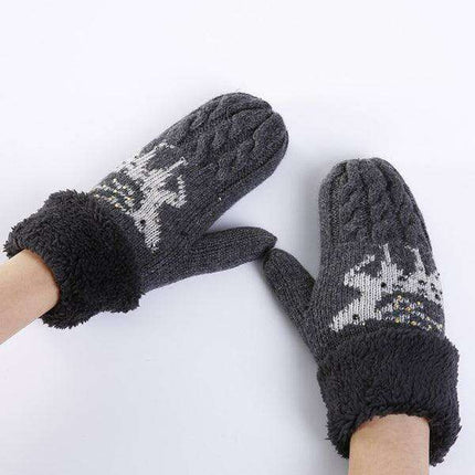 Festive Fawn Knit Gloves for a Cozy Christmas - Très Elite