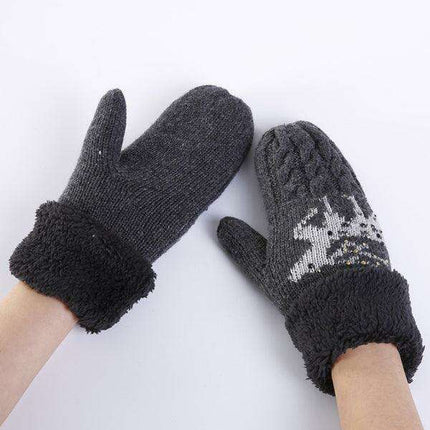 Festive Fawn Knit Gloves for a Cozy Christmas - Très Elite