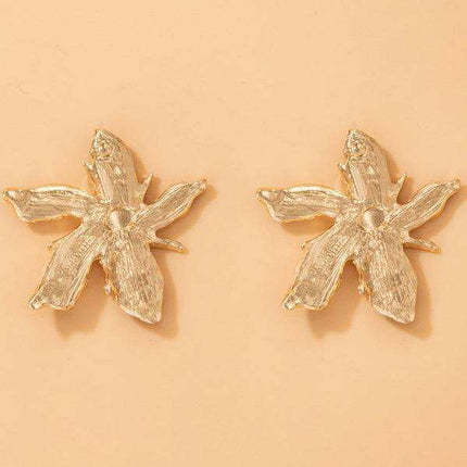 Floral Bloom Alloy Earrings with Drip Oil Detailing - Très Elite