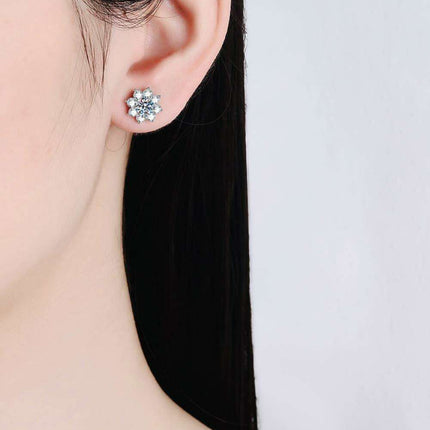 Floral Radiance: 1 Carat Moissanite-Embellished Sterling Silver Earrings - Très Elite