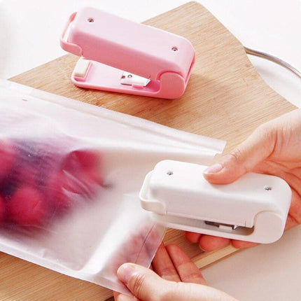 FreshKeeper Elite: Advanced Portable Snack Sealer with Airtight Technology - Très Elite