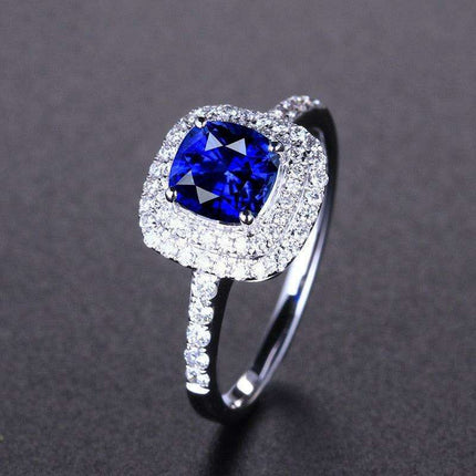 Gothic Elegance: Stunning Sapphire Ring with European and American Flair - Très Elite
