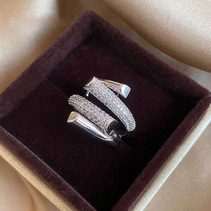 Gothic Glamour: Bold Zircon-Embellished Cross Ring Set for Women - Très Elite