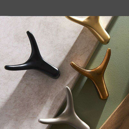Chic Bull Head Wall Hook for Functional Home Organization in Various Finishes
