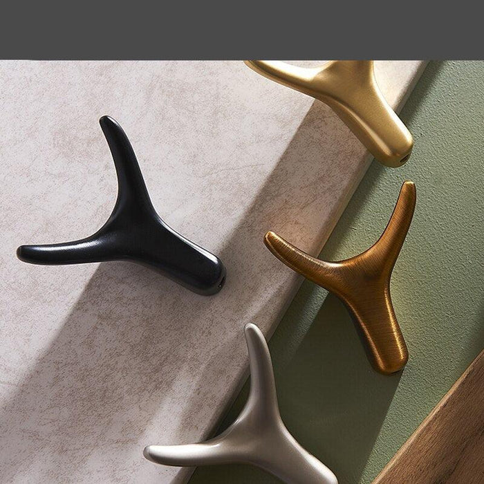 Elegant Bull Head Wall Hook with Diverse Finishes for Stylish Organization