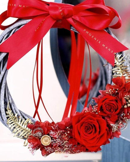 Elegant White Rattan Holiday Wreath for Timeless Christmas Decor