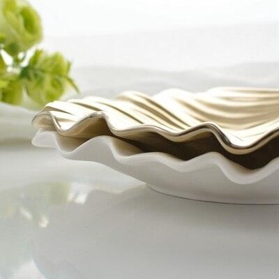 Leaf-Inspired Elegant Ceramic Plate Set for Sophisticated Dining and Home Accents