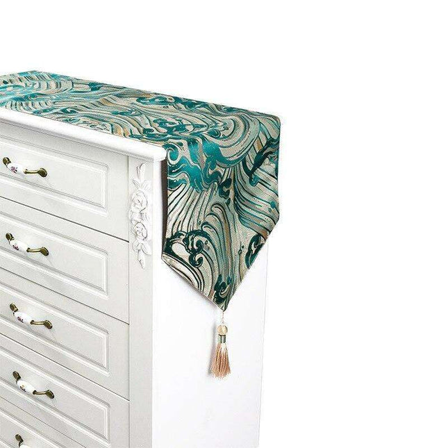 Elegant Green Tassel Table Runner for a Refined Dining Ambiance