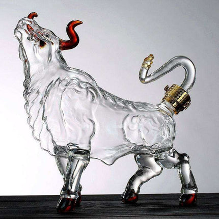 Bull-Themed Whiskey Decanter: Eye-Catching Glass Design for Your Home Bar