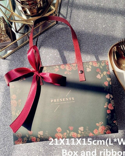 Chic Customizable Cake Box Set of 5 for Special Celebrations