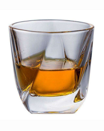 Sophisticated Heat-Resistant Whiskey Glasses for Chic Entertaining