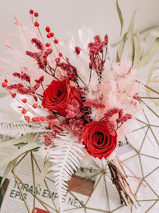 Rose Crystal and Pampas Grass Elegance: Exquisite Dried Flower Arrangement