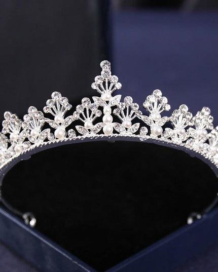 Elegant Silver Rhinestone Tiara - Glamorous Hair Accessory for Special Occasions
