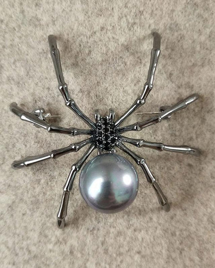 Chic Spider Brooch: Unisex Fashion Statement Accessory