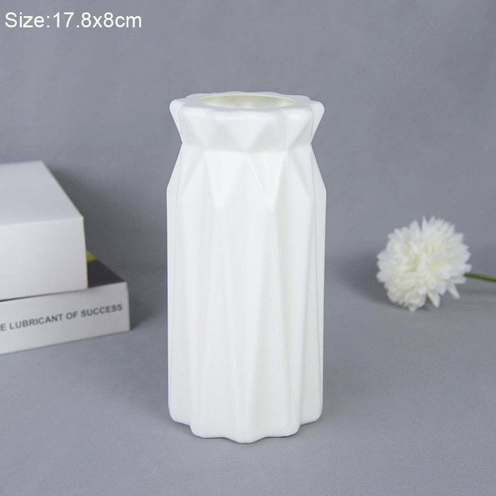 Scandinavian-Inspired White and Pink Plastic Vase Set - Elegant Home Decor Piece