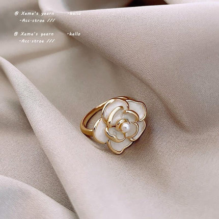 Chic White Camellia Flower Oil Drip Ring: A Timeless Statement Jewelry Piece for Every Occasion