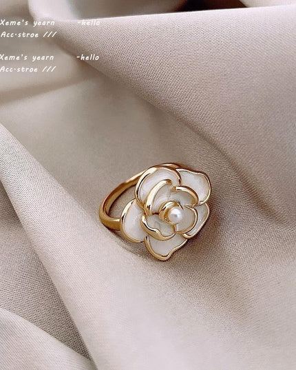Chic White Camellia Flower Oil Drip Ring: A Timeless Statement Jewelry Piece for Every Occasion