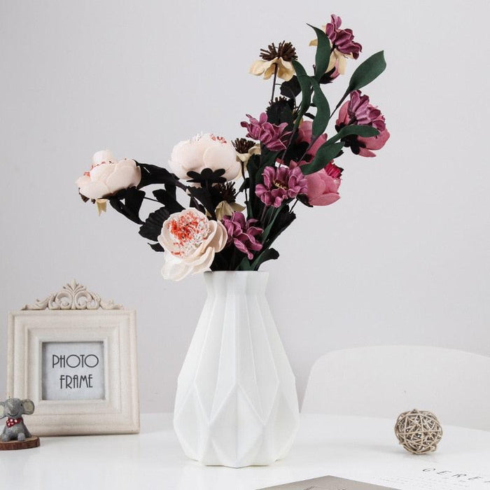 Scandinavian-Inspired White and Pink Plastic Vase Set - Elegant Home Decor Piece