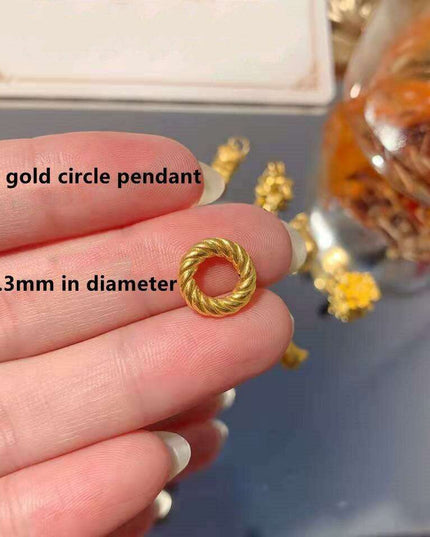 Glistening Floral Starburst 24K Gold Necklace - A Timeless Treasure