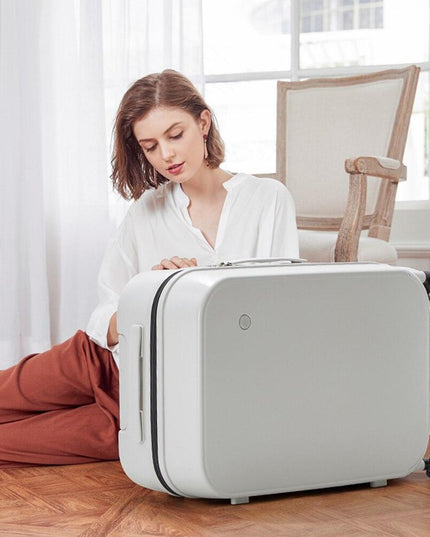 Sleek Patent Luggage Collection: Timeless Style for Every Traveler - Unisex Design!