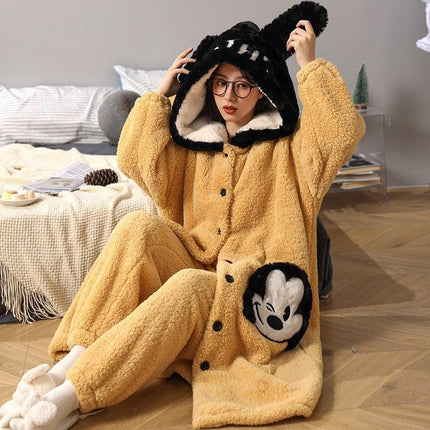 Cozy Elegance: Plush Coral Velvet Women's Bathrobe for Winter Relaxation