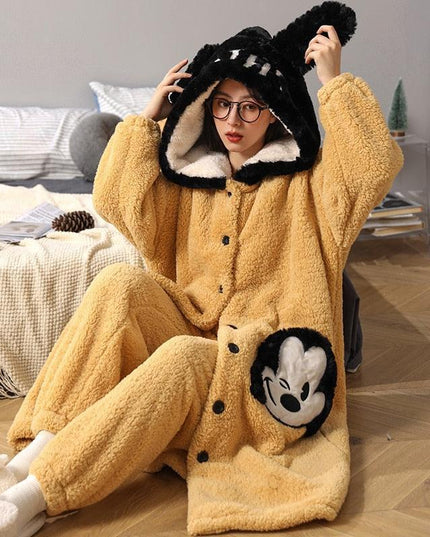 Cozy Elegance: Plush Coral Velvet Women's Bathrobe for Winter Relaxation