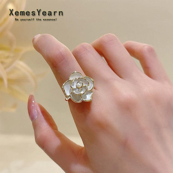 Elegant White Camellia Flower Oil Drip Ring: Korean-inspired Statement Jewelry for Women's Party Looks