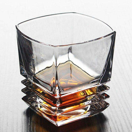Sophisticated Heat-Resistant Whiskey Glasses for Chic Entertaining