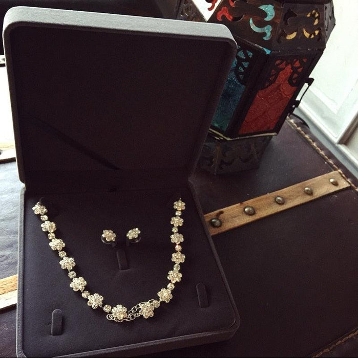 Opulent Customizable Velvet Jewelry Box for Exquisite Gifting