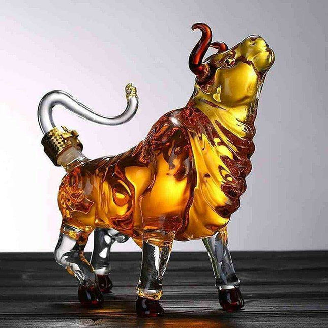 Bull-Themed Whiskey Decanter: Eye-Catching Glass Design for Your Home Bar