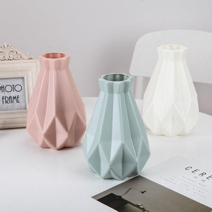 Scandinavian-Inspired White and Pink Plastic Vase Set - Elegant Home Decor Piece