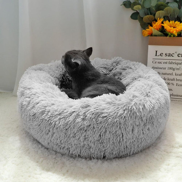 Luxurious Plush Pet Bed with Warm Fleece - Comfy Kennel Retreat