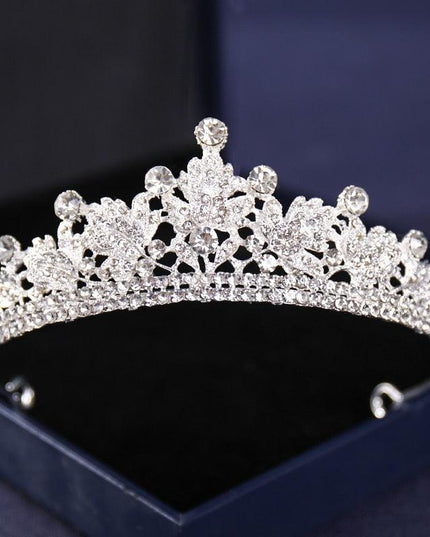 Elegant Silver Rhinestone Tiara - Glamorous Hair Accessory for Special Occasions