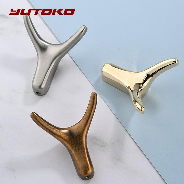 Elegant Bull Head Wall Hook with Diverse Finishes for Stylish Organization