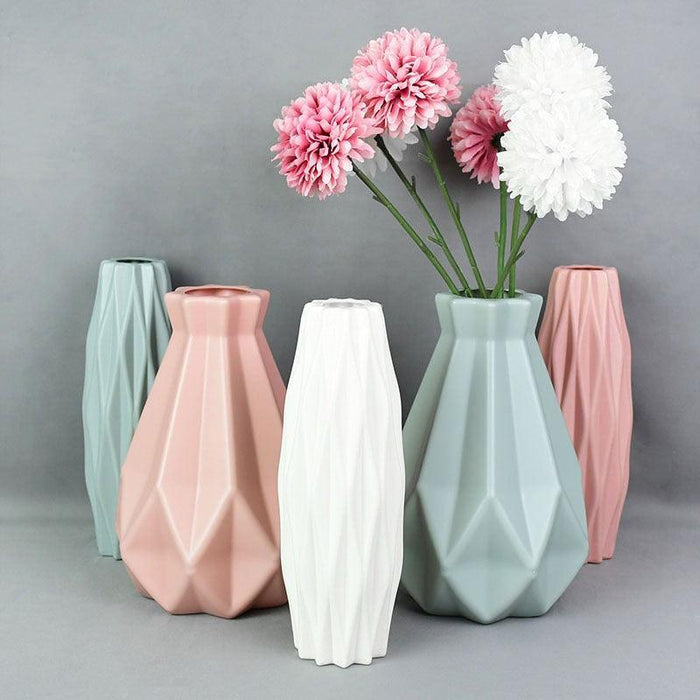 Scandinavian-Inspired White and Pink Plastic Vase Set - Elegant Home Decor Piece