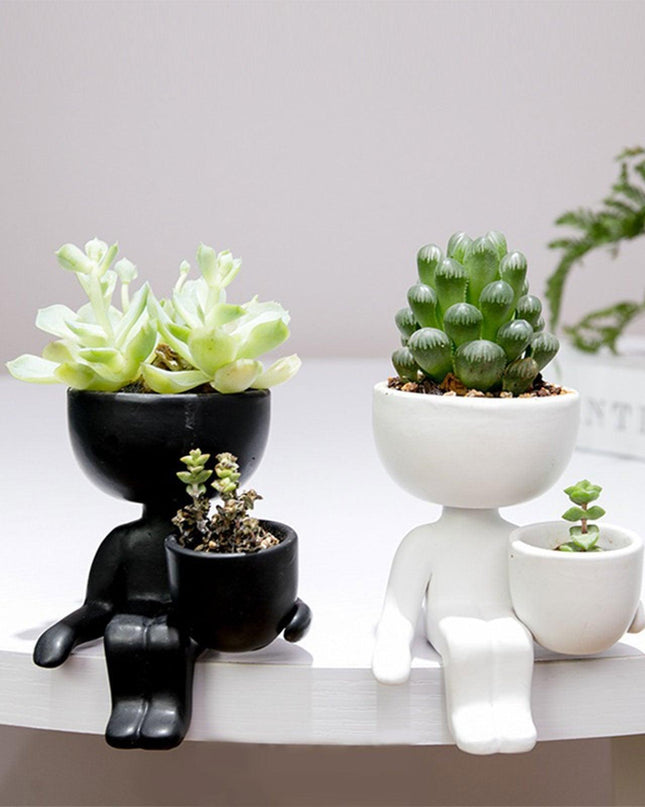 Whimsical Humanoid Ceramic Planter: A Stylish Accent for Contemporary Spaces