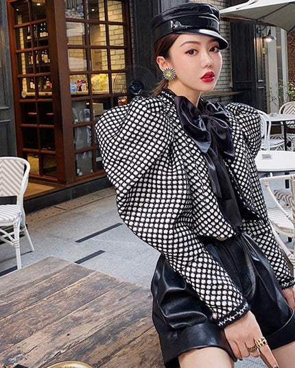 Elegant Plaid Ruched Coat: A Fashion Statement for the Discerning Trendsetter