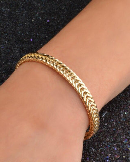 Sophisticated 18k Gold Snake Chain Bracelet - Dazzling Glossy Finish for Any Occasion