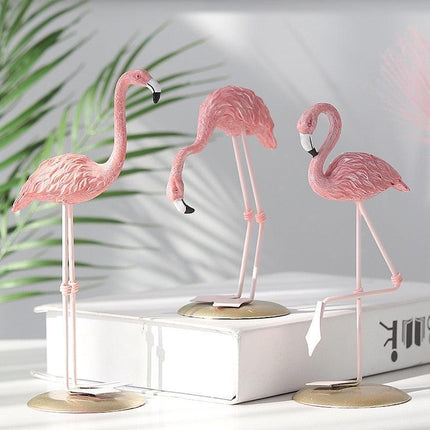 Chic Flamingo Resin Sculpture - Trendy Home Accent & Unique Gift Option