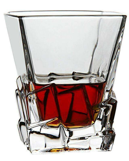 Sophisticated Heat-Resistant Whiskey Glasses for Chic Entertaining