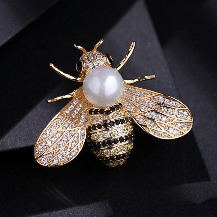 Elegant Crystal Bee Brooch: Elevate Your Style