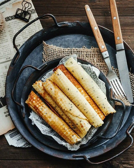 Chic Vintage Iron Bread Tray with Sturdy Handles for Elegant Home and Restaurant Use