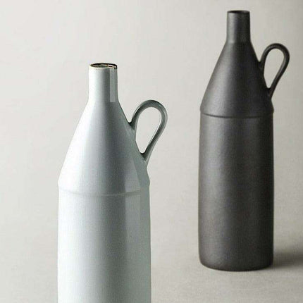 Handcrafted Modern Japanese Ceramic Vase - Unique Home Decor Accent - Très Elite