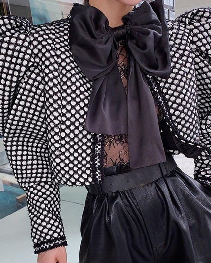 Elegant Plaid Ruched Coat: A Fashion Statement for the Discerning Trendsetter