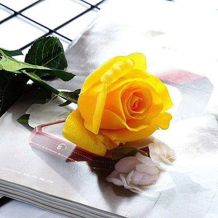 Lifelike Fabric Rose Bouquet - Perfect for Elegant Home Decor and Celebrations