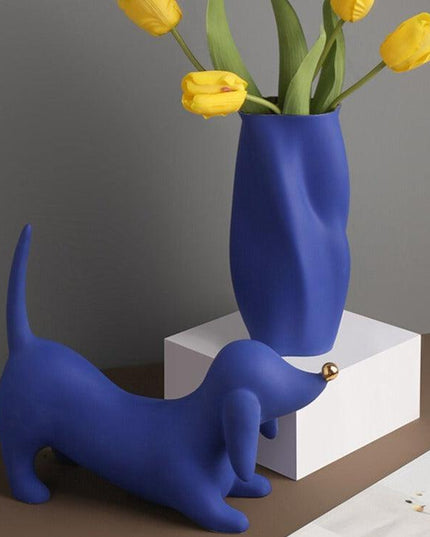 Sleek Doberman Pinscher Figurine - Chic Decorative Accent for Home Elegance