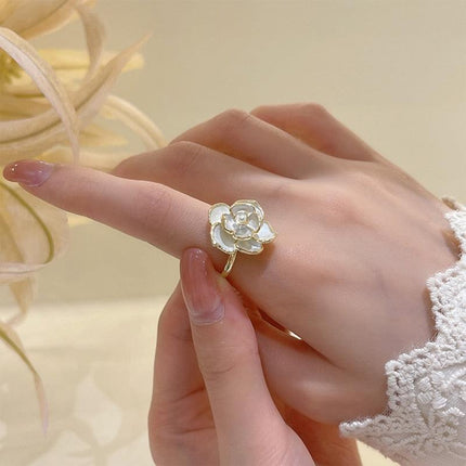Chic White Camellia Flower Oil Drip Ring: A Timeless Statement Jewelry Piece for Every Occasion