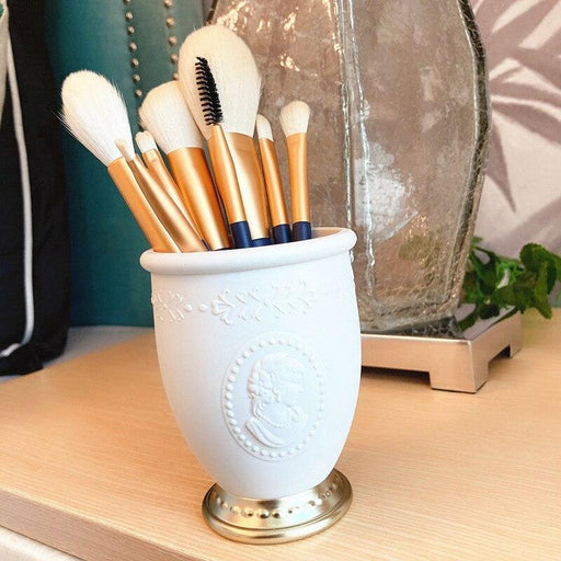 Embossed Vintage Makeup Brush Holder with Portrait Design - Elegant Cosmetic Storage Solution